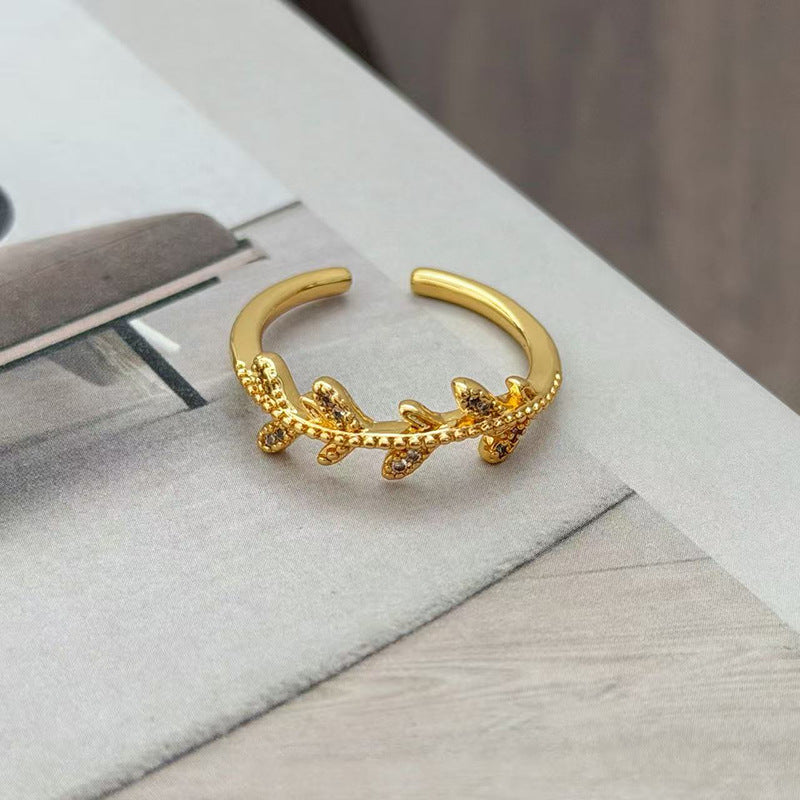 Women Wear Niche Leaf Rings In Ancient Times