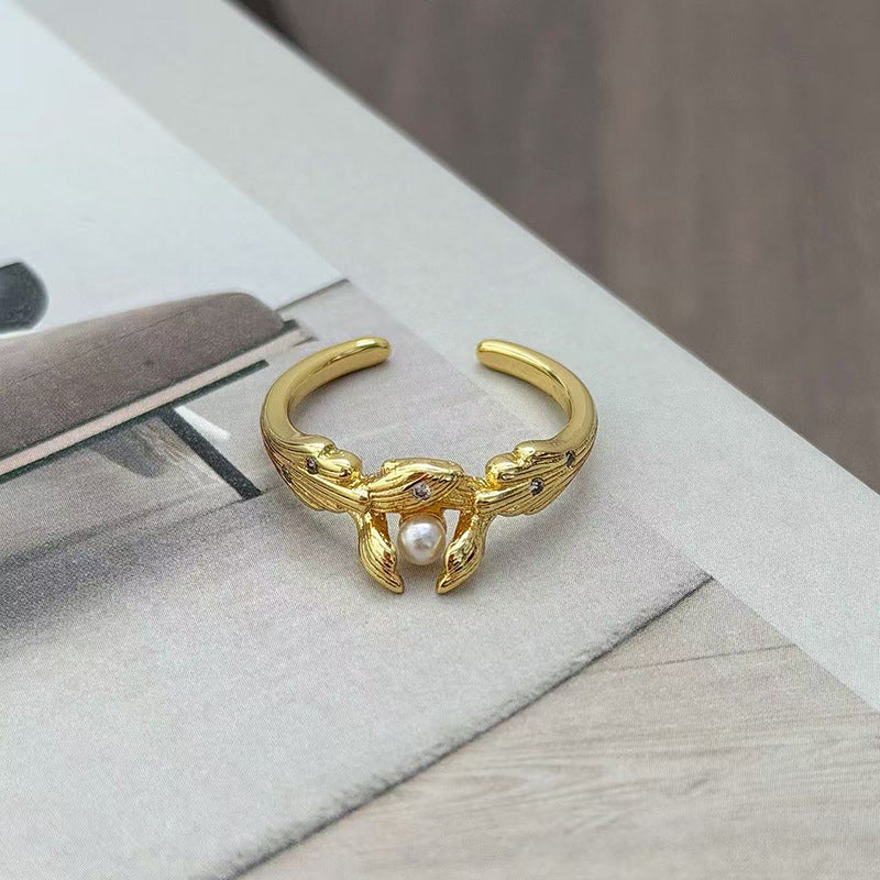 Women Wear Niche Leaf Rings In Ancient Times