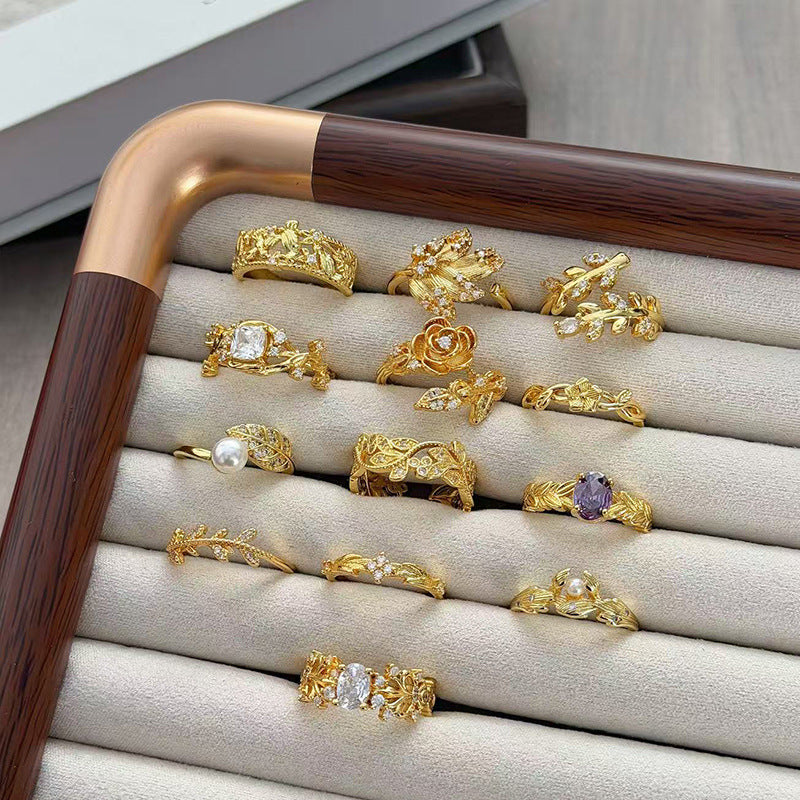 Women Wear Niche Leaf Rings In Ancient Times