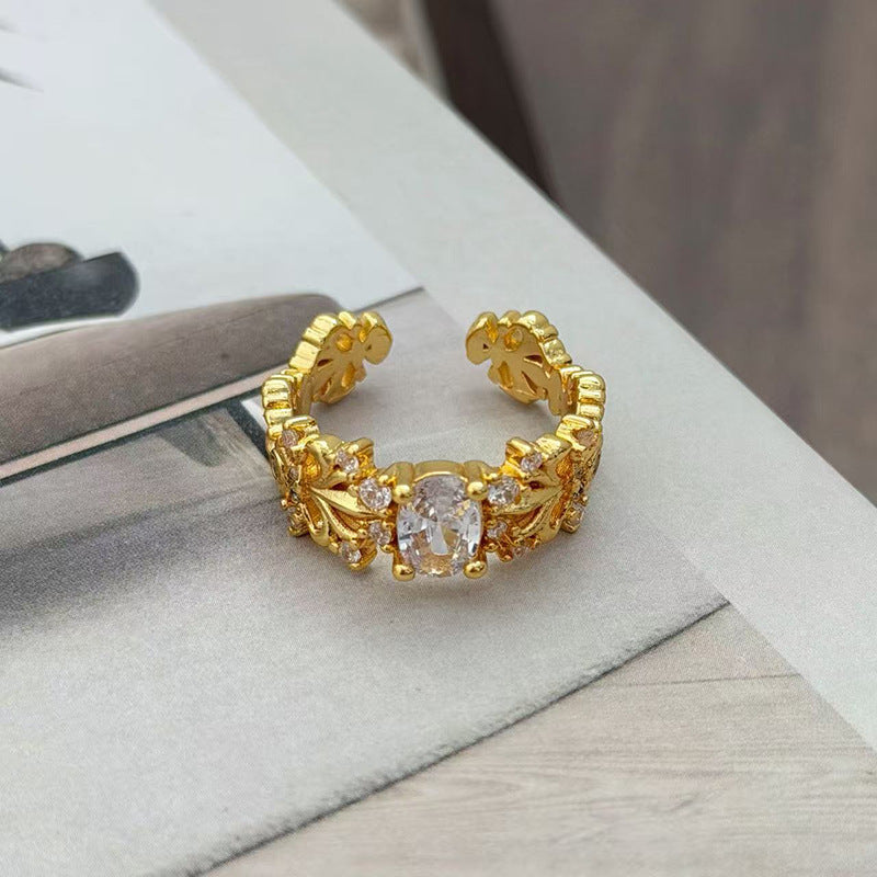 Women Wear Niche Leaf Rings In Ancient Times