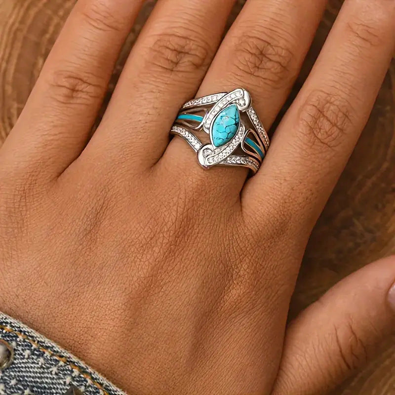 Fashionable Vintage Diamond-Encrusted Turquoise Ring For Women