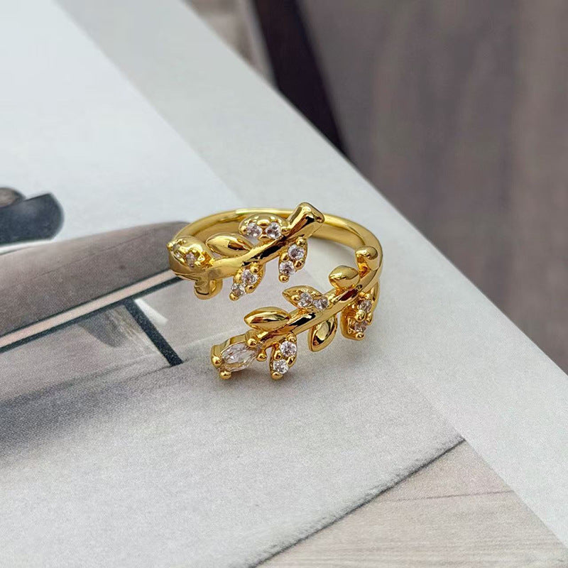 Women Wear Niche Leaf Rings In Ancient Times
