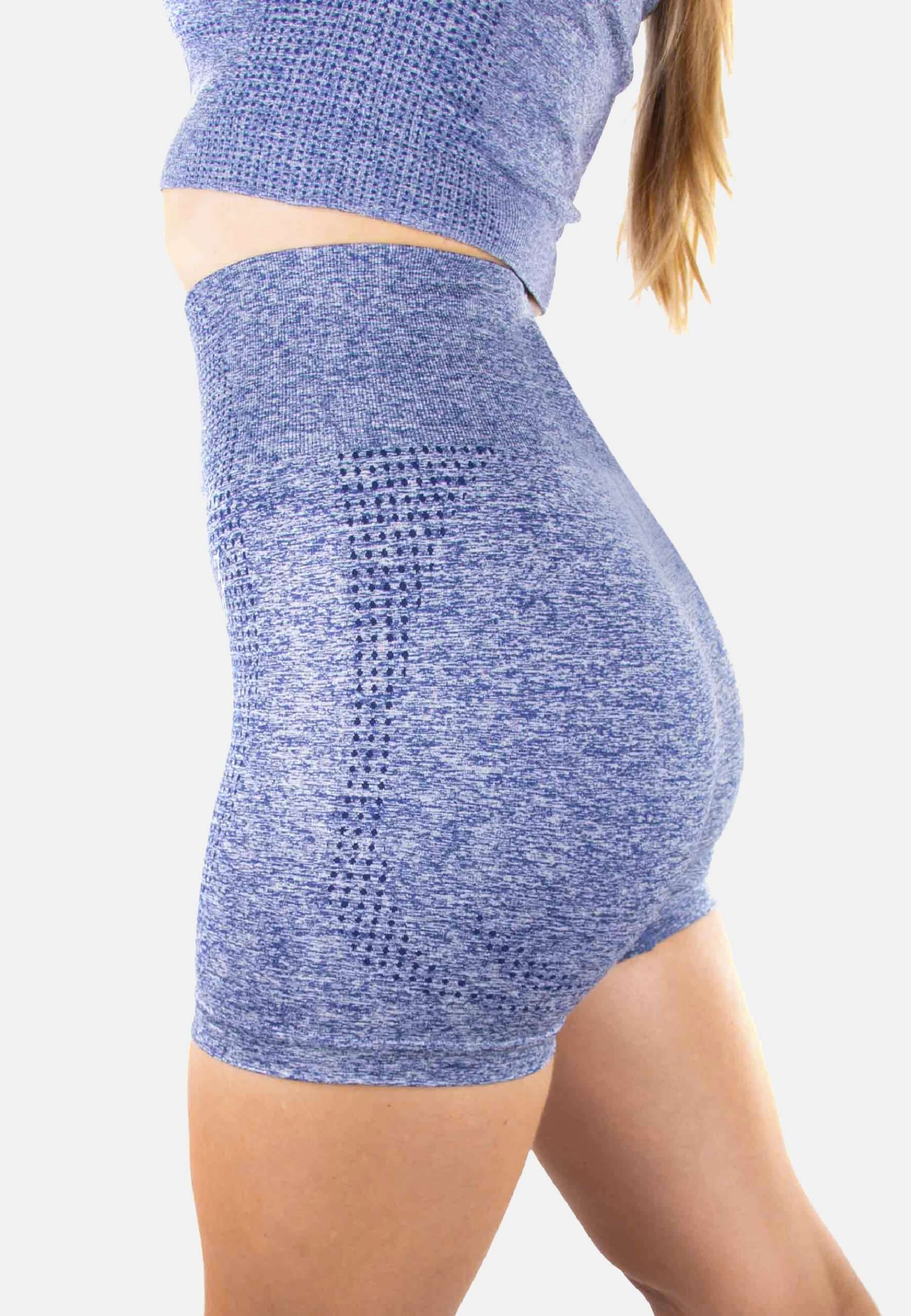 Shorts Dynamic - blue - Damen shown on model highlighting body-hugging design and comfort.